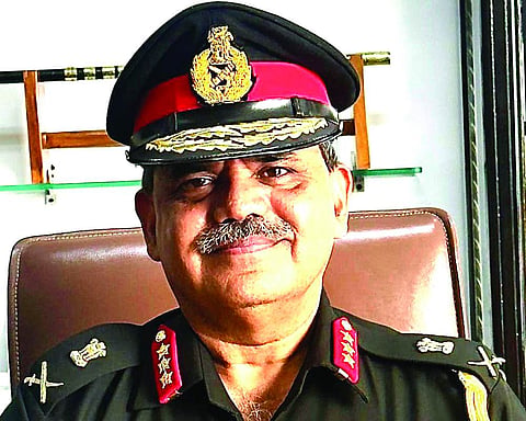 Lt gen Avinash das takes charge of Army Hospital R&R