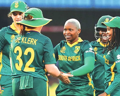 Mlaba takes four wickets, New Zealand all out for 231