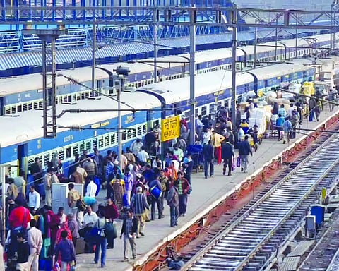 Parcel limits set at NDLS, Anand Vihar railway stations