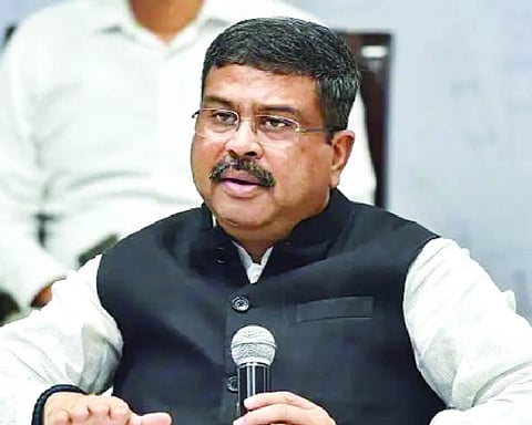Pradhan calls for collective singing of Vande Mataram