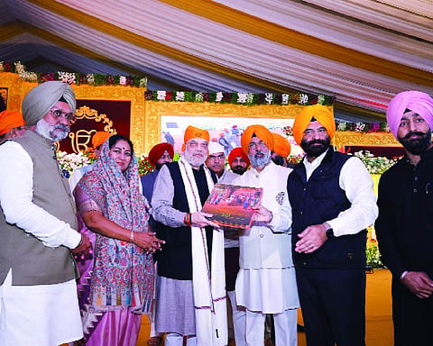 Shah pays tribute to Guru Tegh Bahadur Sahib at Red Fort