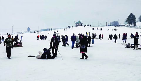 Tourists flock to Kashmir valley for New Year celebration