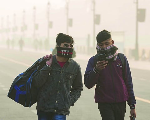 Toxic smog lingers as air quality stays very poor
