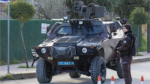 Turkish police detain 100 suspects in raids against the Islamic State group