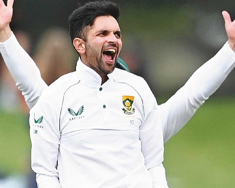 Two late wickets jolt South Africa