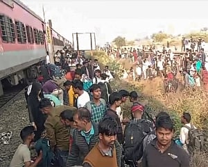 'Passengers pulled emergency chain after spotting sparks from Pushpak Express' wheels'