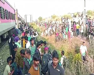 12 runover by train in Jalgaon