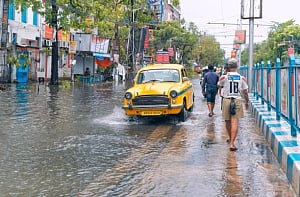 18 dead due to incessant rains in Kolkata, Maharashtra