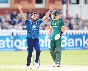 2nd ODI: England wins toss, bowling first against SA