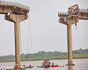 Activist had flagged 'dangerous' condition of bridge 3 yrs ago, official admitted it won't last long