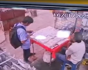 Alleged suspect purchased earphones from shop after attacking Saif; cops collect CCTV grab