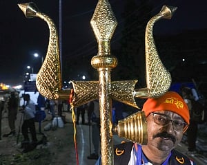 Amarnath Yatra begins as pilgrims set out from Baltal, Nunwan base camps
