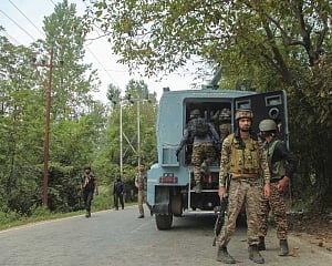 Armed men abduct 3 members of polio monitoring team in Pak