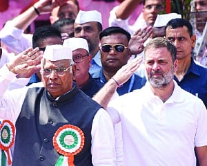 BJP has ‘mentally retired’ Nitish: Kharge