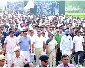 CM, ministers donate blood to mark PM birthday