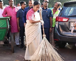 CM joins cleanliness drive from Jain Lal Mandir to Sis Ganj Sahib