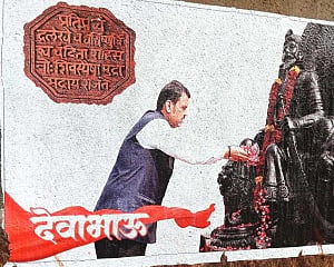 Congress demands apology from Fadnavis for Shivaji poster