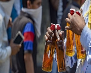 Delhi govt grosses Rs 2,662 cr from Q1FY26 liquor sales: Data