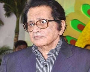 Family, friends pay last respects to Hindi cinema legend Manoj Kumar