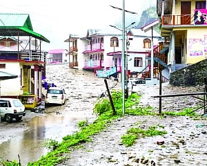 Flood sweeps Uttarkashi