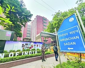 Poll chai-naastha fixed by EC
