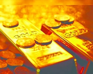 Gold rebounds `800 in Delhi as global tensions boost demand