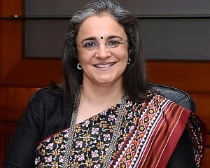 Govt invites application for SEBI chief post
