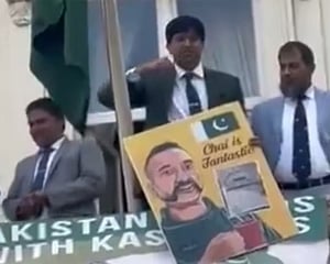 Indian, Pakistani protesters face off in London; Pak diplomatic official makes threatening gestures