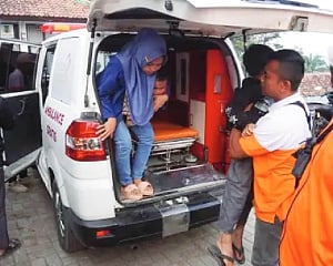 Indonesia faces calls to halt free meals programme