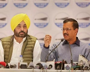 Kejriwal's meeting with Punjab CM Mann, MLAs underway in Delhi amid rumours of dissent