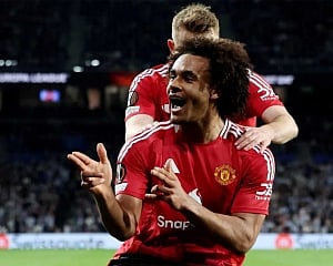 Man United draws 1-1 at Real Sociedad in Europa League and Tottenham loses to AZ Alkmaar