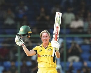 Mandhana’s heroics fall short; Aussies clinch series