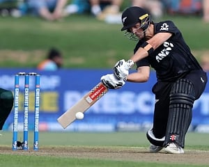 Mariu, Bracewell 50s lift New Zealand to 264-8 in the 3rd ODI against Pakistan