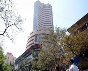 Markets rally in early trade amid mixed global equities