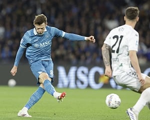 McTominay scores twice as Napoli beats Empoli to keep pressure on Serie A leader Inter