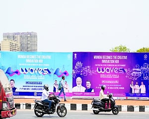 Nation mourns, but Prime Minister offers hope, in Mumbai