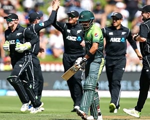 New Zealand beats Pakistan by 83 runs and leads the 3-match series 2-0