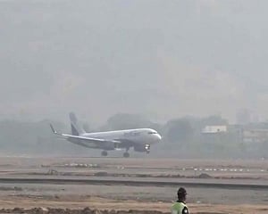 Over 100 flights delayed at Delhi airport