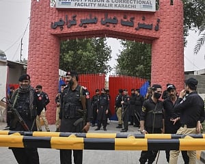 Over 200 prisoners escape from Pak jail during evacuation after earthquake