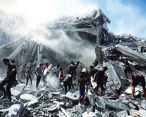 Palestinians flee, Israeli military begins ground offensive
