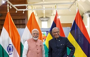 PM Modi meets Mauritius PM