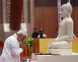 PM Modi pays tributes to Mahavir on his birth anniversary