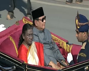 R-Day: President Murmu, Indonesian counterpart arrive at Kartavya Path in traditional buggy