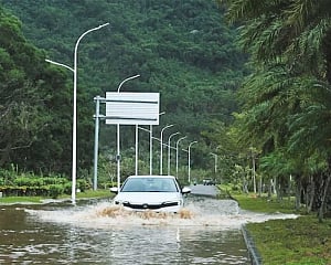 Ragasa pushes across China’s south coast toward Vietnam