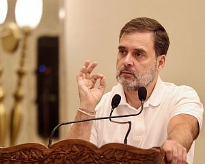 Rahul Gandhi Slams PM Modi, Calls Him “All Show and No Substance”