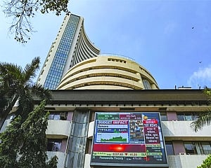 Stock markets trade lower in early deals amid ongoing Israel-Iran conflict