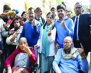 Tight race for Delhi between bjp, aap