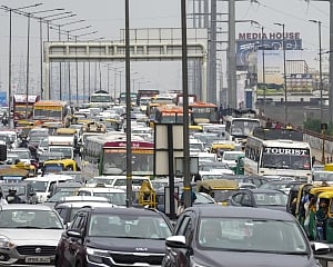 Traffic jams in many parts of Delhi due to heavy rain