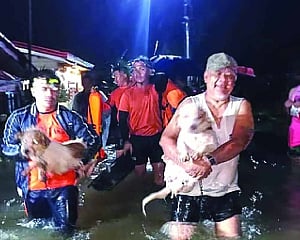 Tropical storm hits  Philippines, four dead