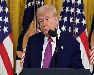 Trump warns Tehran not to target US